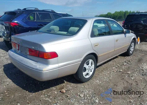2001 Toyota Camry Ce z USA, uszkodzony, nr VIN 4T1BG22K01U053432